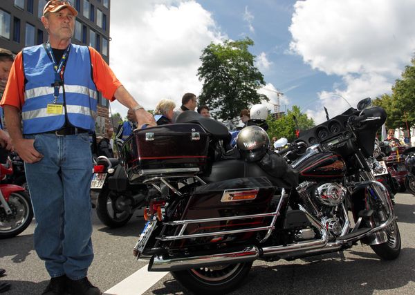 HarleyHH2011   313.jpg - Hamburger Harley Days 2011, Harley Davidson, Sonntag, den 26. Juni 2011, Keith E. Wandell (USA, Praesident und CEO Harley Davidson),   VIP, Leute,  *** Local Caption *** copyright:Henning AngererGneisenaustrasse 1820253 HamburgTel 0175 244 32 72henning.angerer@hanse.netAbdruck honorarpflichtig.Bankverbindung:Santander, BLZ 200 101 11, Konto-Nr. 22 63 63 63 00